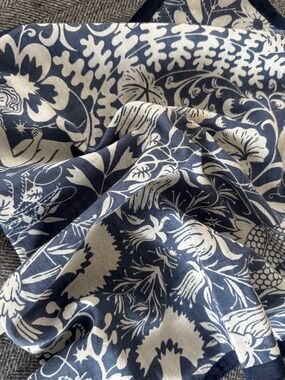 NWT, JCREW,  BANDANA/SCARF IN DARLING NAVY BLUE/CREAM PRINT